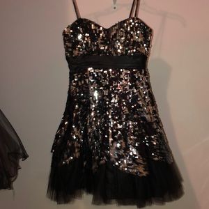Strapless Sequined semidress